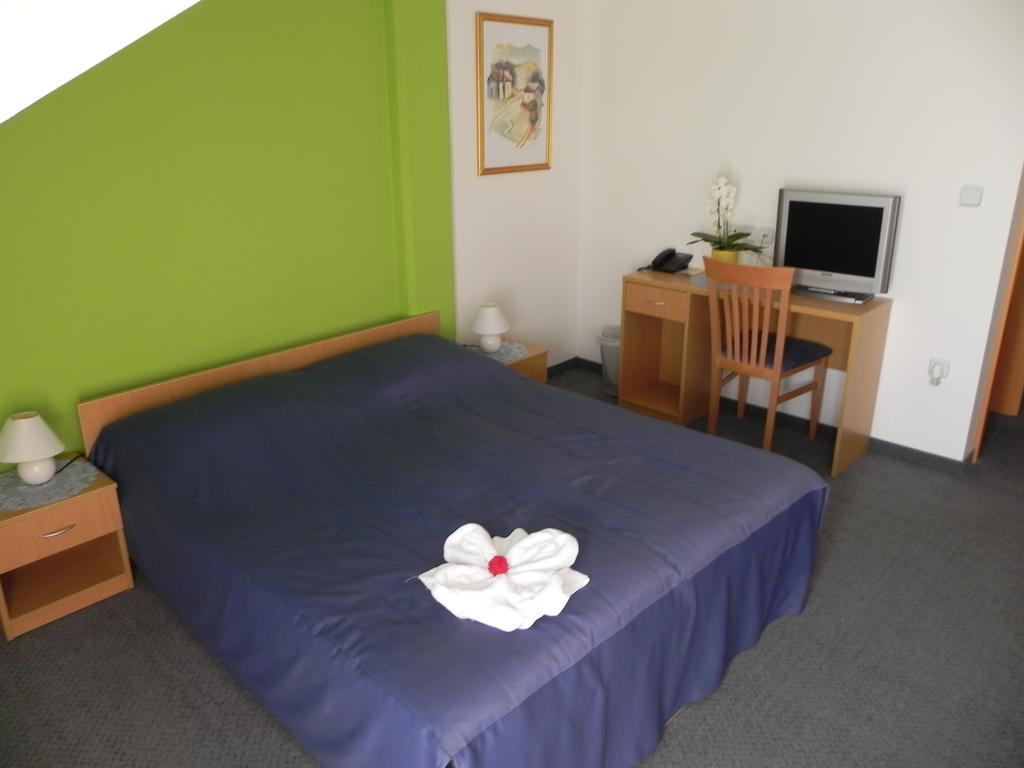 Motel Majolka Ptuj Quarto foto